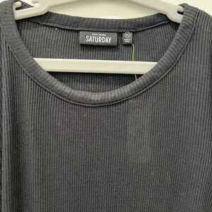 See the pic* Kate Spade XL Crewneck top *hole in the pic